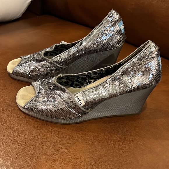Toms silver sequin wedge size 7.5 - Picture 2 of 5